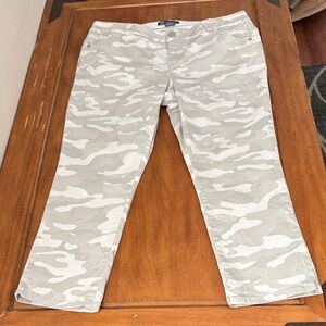 Democracy Absolution Women's Camouflage Straight Leg Jeans Size 18W